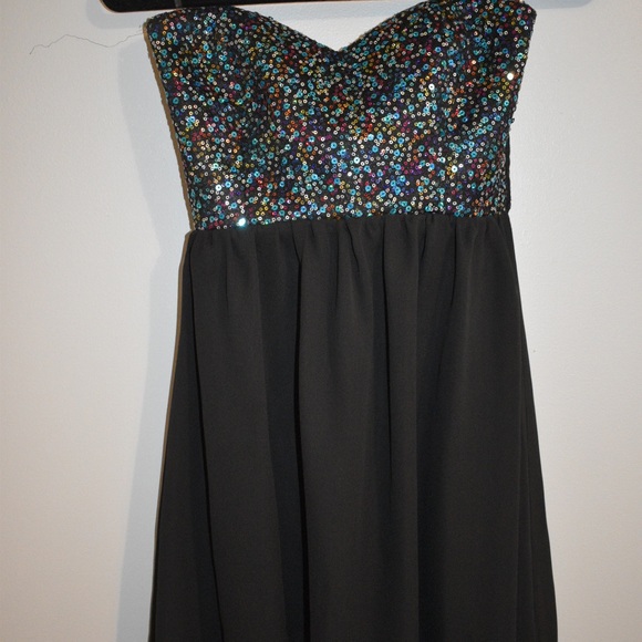 👑STRAPLESS HOCO DRESS👗 - Picture 2 of 6